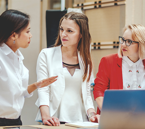 buisnesswomen talking in an office